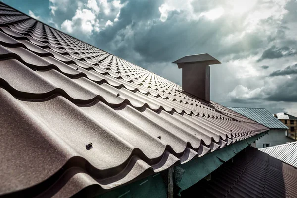 benefits-of-metal-roofing-for-flat-roofs